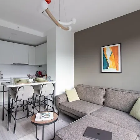 New 2br W Parking + Free Shuttle #32