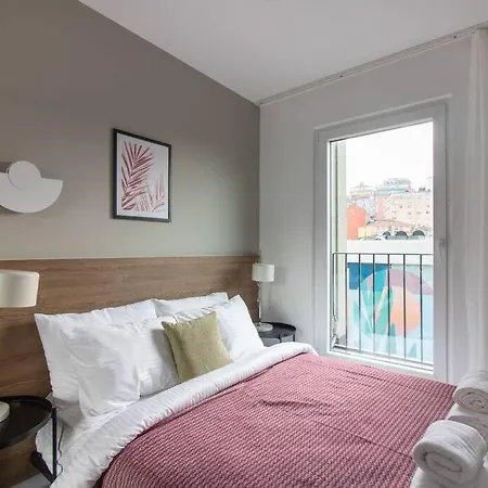 New 2br W Parking + Free Shuttle #32 דירה *