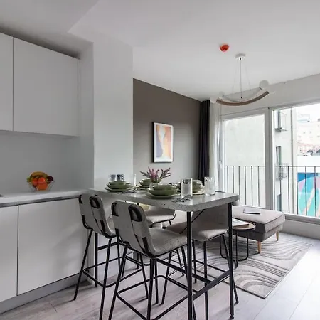 New 2br W Parking + Free Shuttle #32 Апартаменты